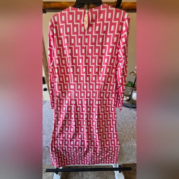 J. McLaughlin Pink and White Geometric Shift - Picture 2 of 8